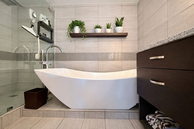 655 W IRVING PARK Road 2301, Chicago, IL 60613