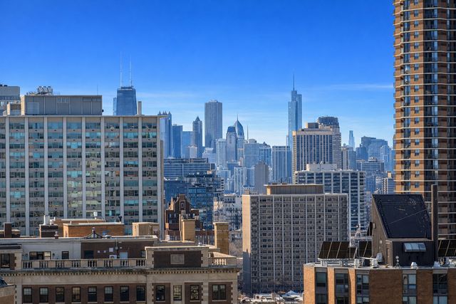 655 W IRVING PARK Road 2301, Chicago, IL 60613