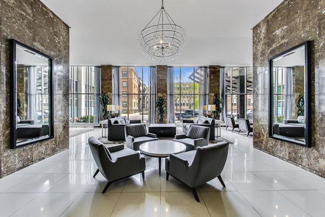 655 W IRVING PARK Road 2301, Chicago, IL 60613