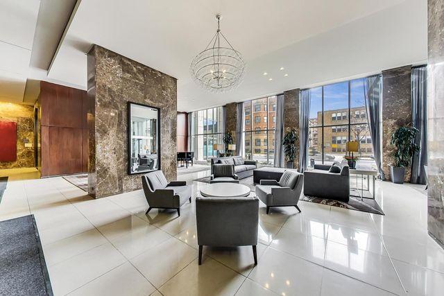 655 W IRVING PARK Road 2301, Chicago, IL 60613