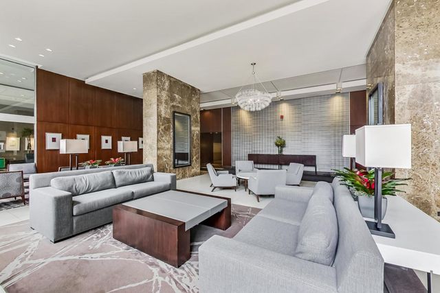 655 W IRVING PARK Road 2301, Chicago, IL 60613