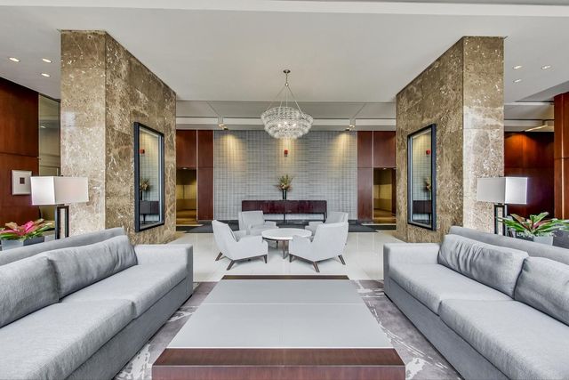 655 W IRVING PARK Road 2301, Chicago, IL 60613