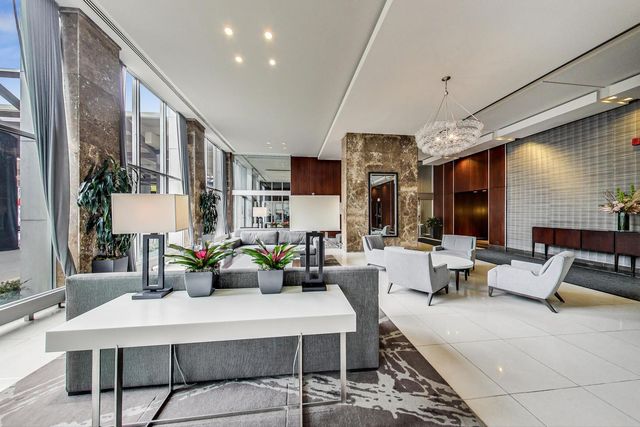 655 W IRVING PARK Road 2301, Chicago, IL 60613