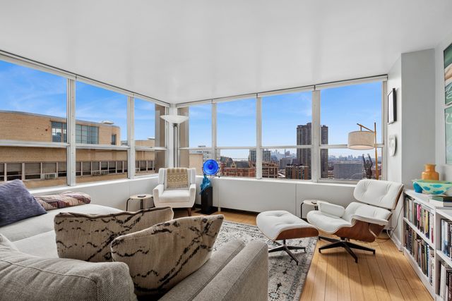 655 W IRVING PARK Road 2301, Chicago, IL 60613