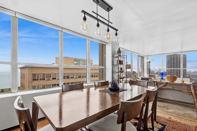 655 W IRVING PARK Road 2301, Chicago, IL 60613