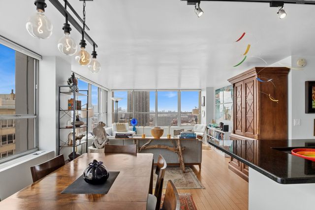 655 W IRVING PARK Road 2301, Chicago, IL 60613