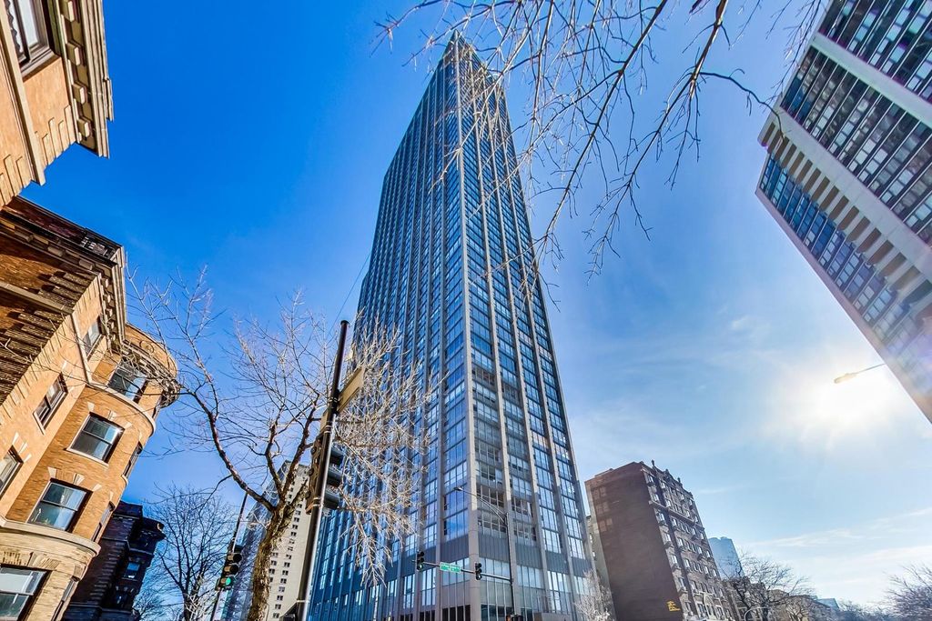 655 W IRVING PARK Road 2301, Chicago, IL 60613