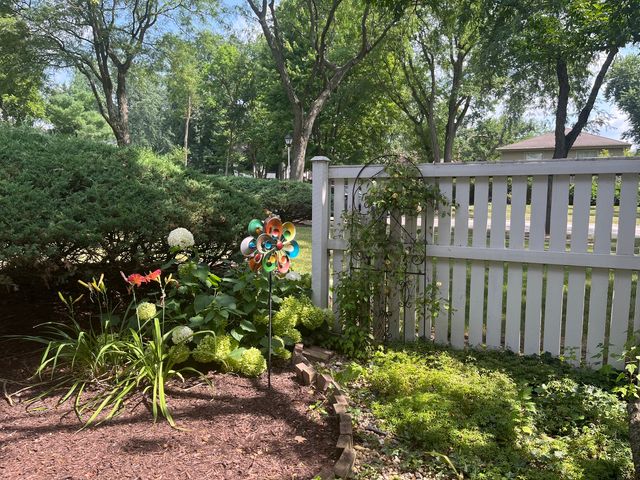 1430 Stonebridge Trail 1-1, Wheaton, IL 60189