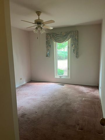 1430 Stonebridge Trail 1-1, Wheaton, IL 60189