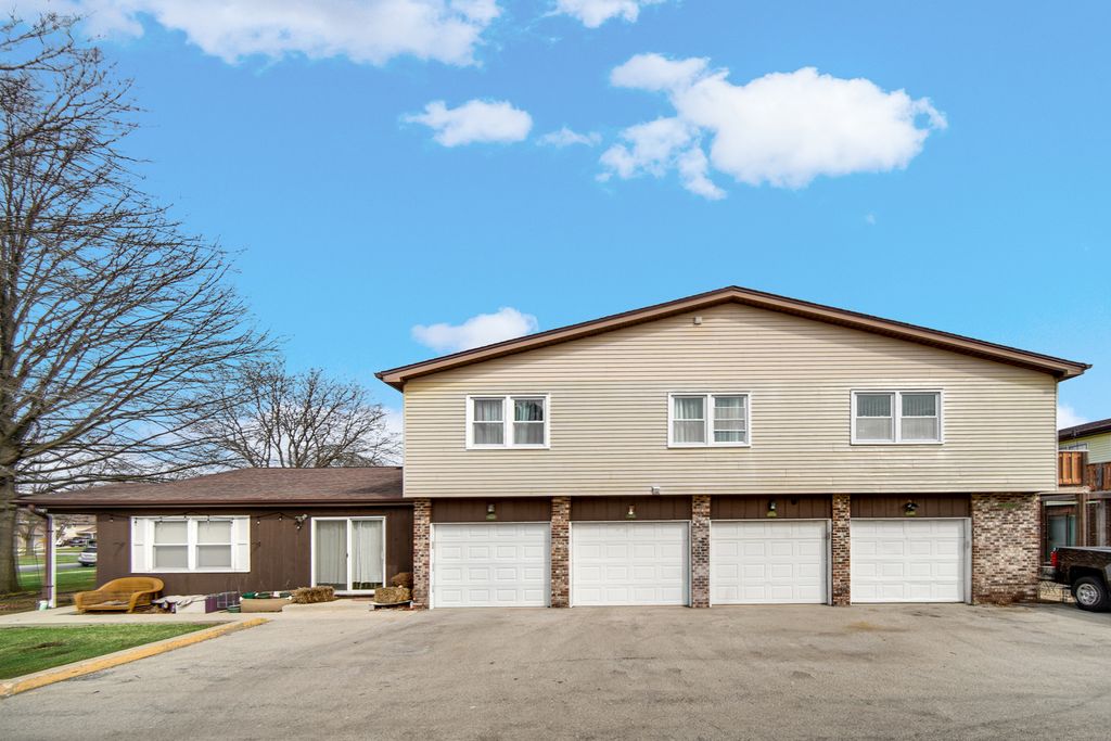 Image 1 of property listing at 19532 116th Avenue D, Mokena, IL 60448