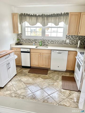 2390 State Street APT 7F, Hamden, CT 06517