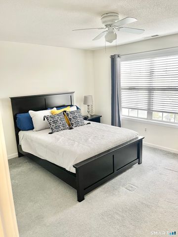 2390 State Street APT 7F, Hamden, CT 06517