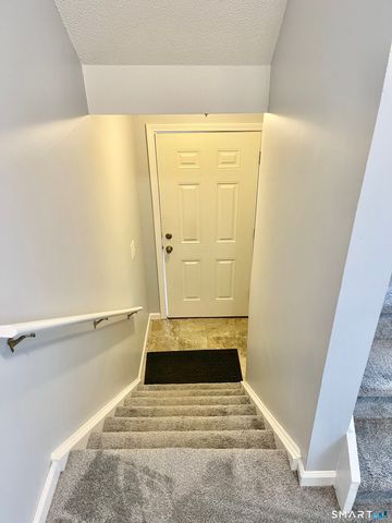 2390 State Street APT 7F, Hamden, CT 06517