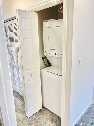 2390 State Street APT 7F, Hamden, CT 06517