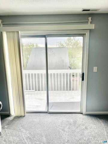 2390 State Street APT 7F, Hamden, CT 06517