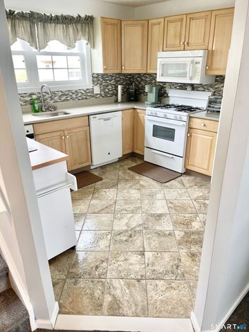 2390 State Street APT 7F, Hamden, CT 06517