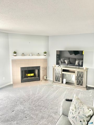 2390 State Street APT 7F, Hamden, CT 06517