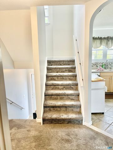 2390 State Street APT 7F, Hamden, CT 06517