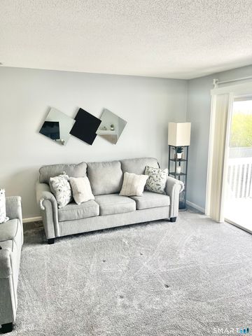 2390 State Street APT 7F, Hamden, CT 06517