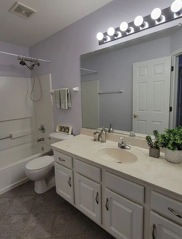 11S505 Rachael Court, Willowbrook, IL 60527