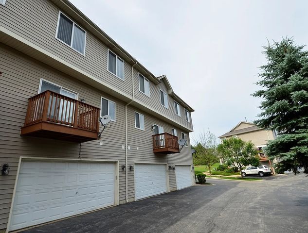 11S505 Rachael Court, Willowbrook, IL 60527