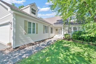 17 Cherry Tree Lane 17, Avon, CT 06001