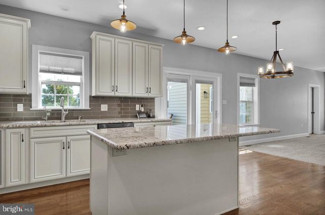 57 WOODLAWN AVE, Chalfont, PA 18914
