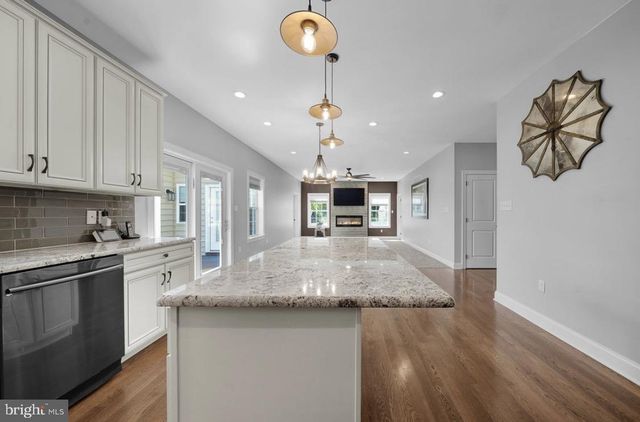 57 WOODLAWN AVE, Chalfont, PA 18914