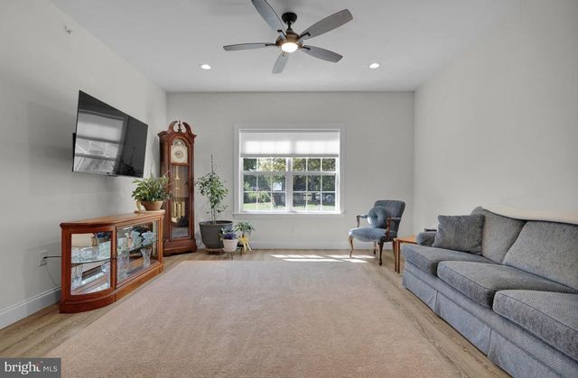 57 WOODLAWN AVE, Chalfont, PA 18914