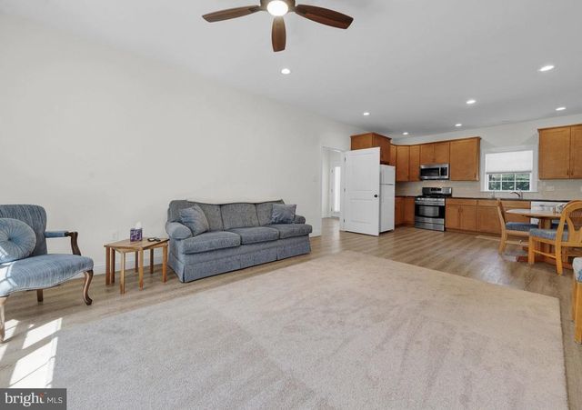 57 WOODLAWN AVE, Chalfont, PA 18914