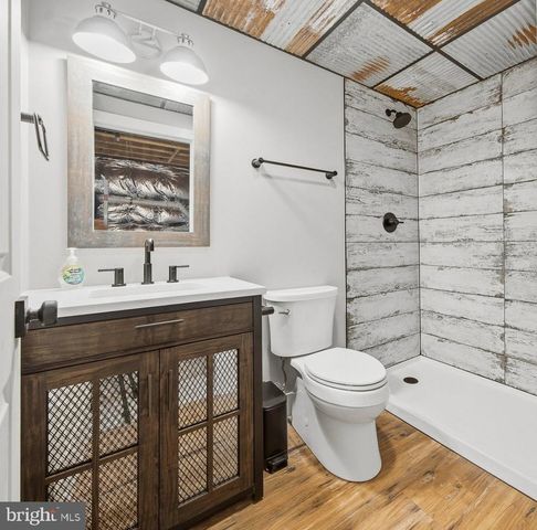 57 WOODLAWN AVE, Chalfont, PA 18914