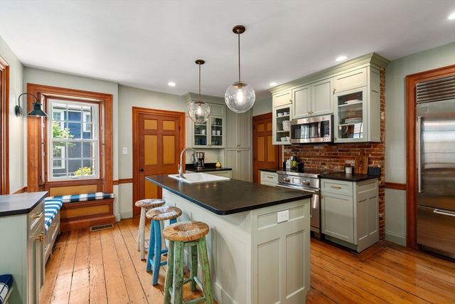 16 Cordis St, Boston, MA 02129