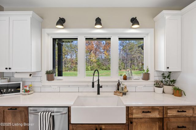 1028 Fisher Ln, Mt Washington, KY 40047