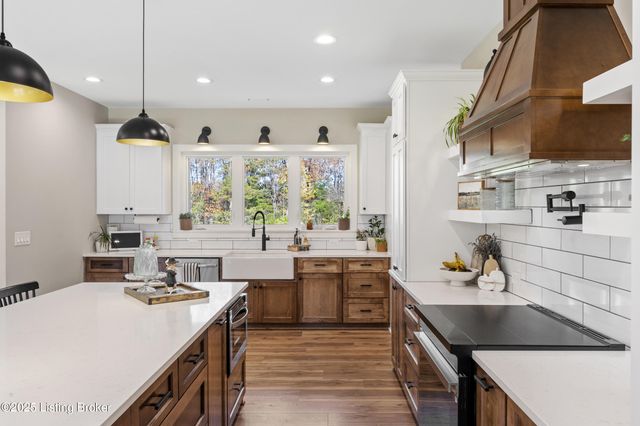 1028 Fisher Ln, Mt Washington, KY 40047