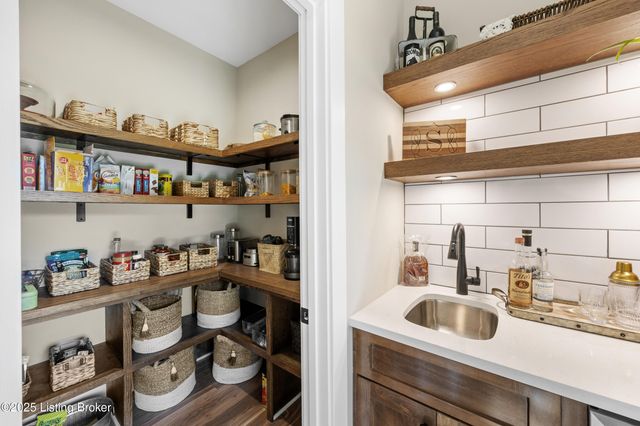 1028 Fisher Ln, Mt Washington, KY 40047