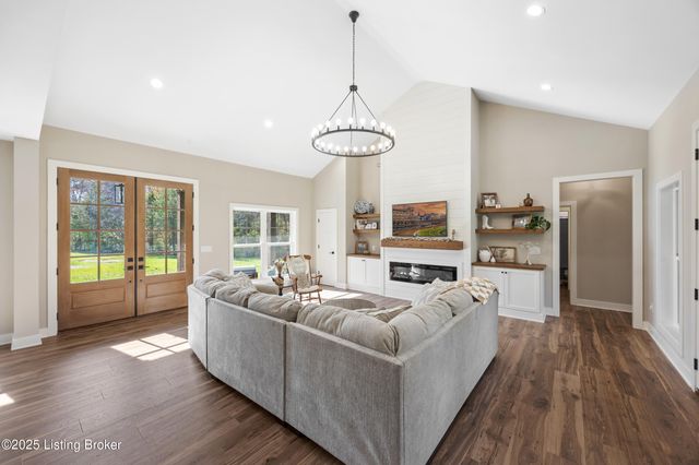 1028 Fisher Ln, Mt Washington, KY 40047