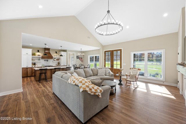 1028 Fisher Ln, Mt Washington, KY 40047