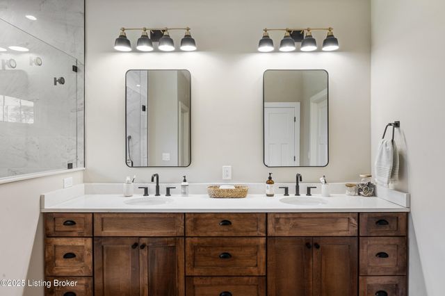 1028 Fisher Ln, Mt Washington, KY 40047