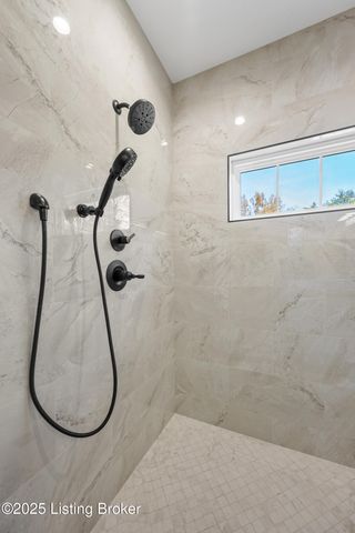 1028 Fisher Ln, Mt Washington, KY 40047