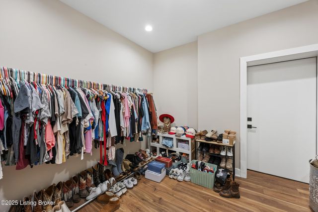 1028 Fisher Ln, Mt Washington, KY 40047