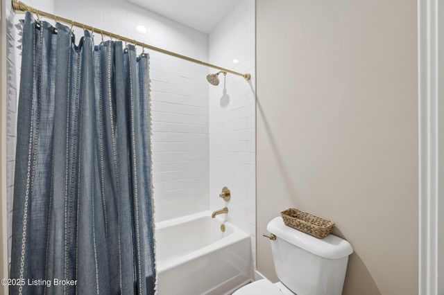 1028 Fisher Ln, Mt Washington, KY 40047