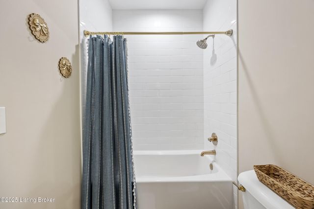 1028 Fisher Ln, Mt Washington, KY 40047