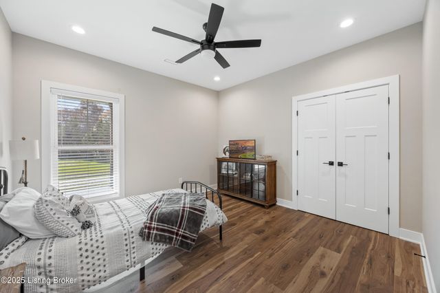 1028 Fisher Ln, Mt Washington, KY 40047