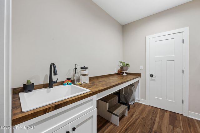 1028 Fisher Ln, Mt Washington, KY 40047