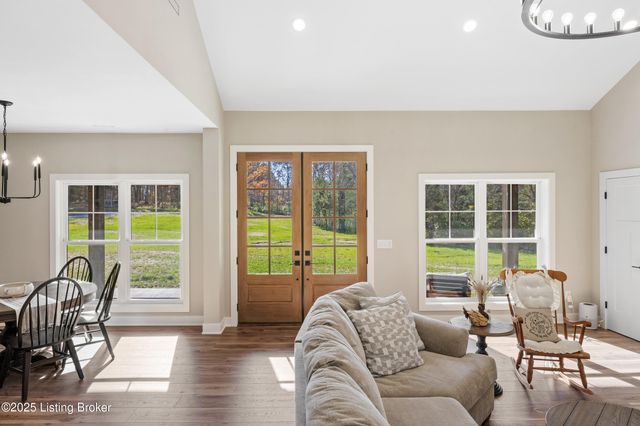 1028 Fisher Ln, Mt Washington, KY 40047