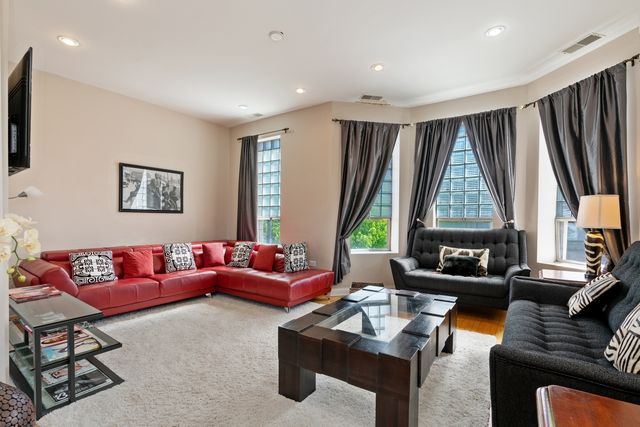 1406 N Washtenaw Avenue 3, Chicago, IL 60622