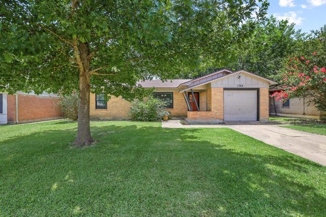 1704 W Birge Street, Sherman, TX 75092