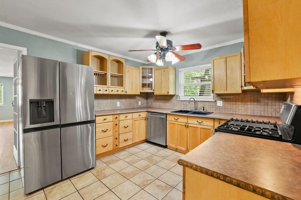 1704 W Birge Street, Sherman, TX 75092