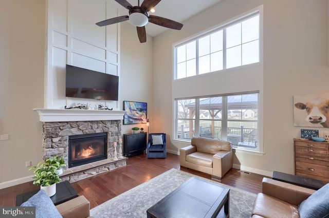 8 IVANHOE LN, Wrightsville, PA 17368