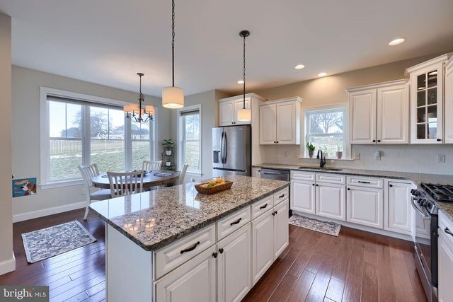 8 IVANHOE LN, Wrightsville, PA 17368